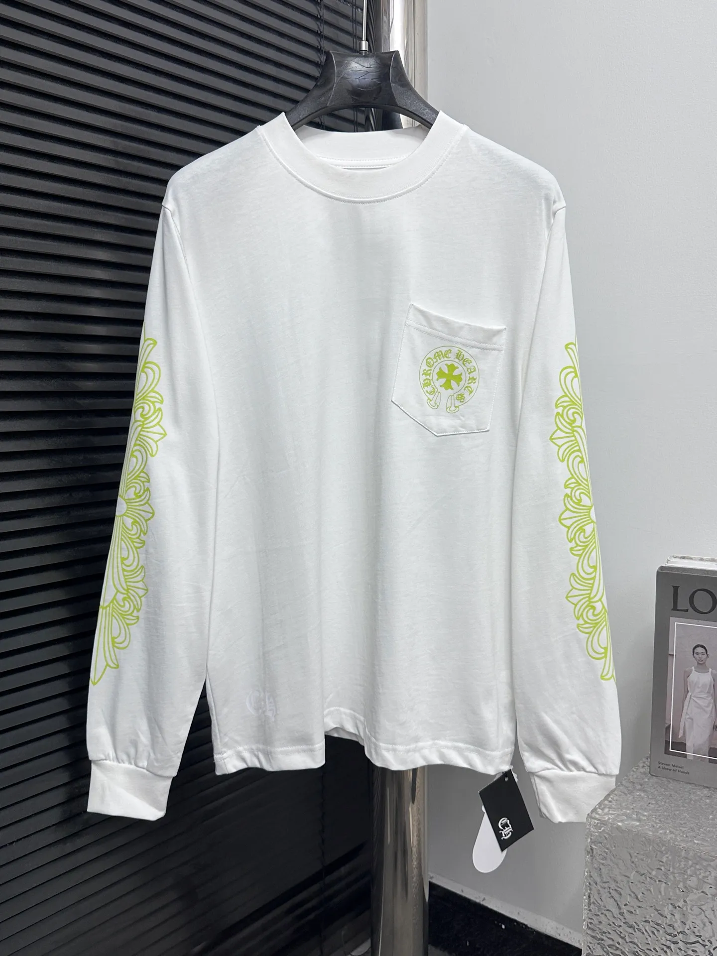 🅿️230 [Come Hearts] Crow Heart Graffiti Letters Limited Sanskrit Printed Long Sleeves, High Weight Threads on Collar and Cuffs, Custom Weaved and Dyed 280g Double Yarn Pure Cotton Fabric, Washed Anti-Counterfeiting Tags and other auxiliary labels are all correct versions, super conspicuous, super pretty, super stylish, same style for men and women! The overall upper body highlights fashion and individuality, and when worn together by a couple, it is a recommended T-shirt by the Street Ace!! Same style for men and women Size: XS-L